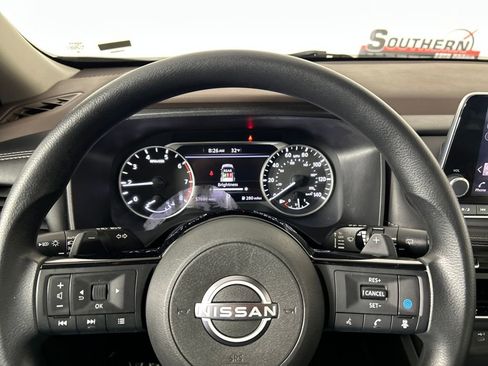 Used 2023 Nissan Rogue SV image 13