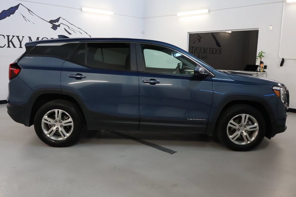 Used 2024 GMC Terrain SLE AWD/4WD image 8