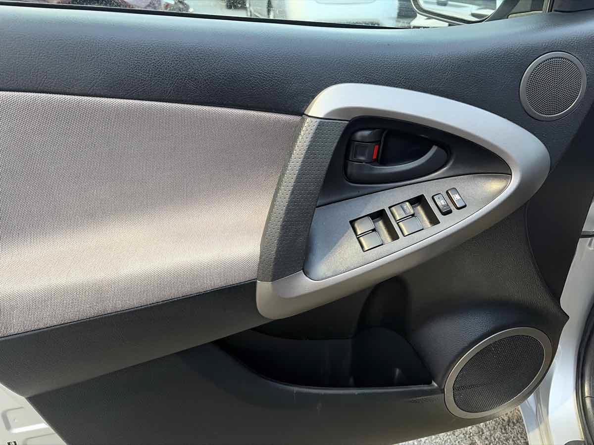 Used 2007 Toyota RAV4 2WD image 10