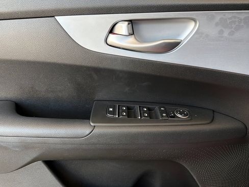 Used 2023 Kia Forte LXS FWD image 11