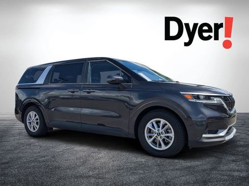 Used 2024 Kia Carnival LX FWD image 1