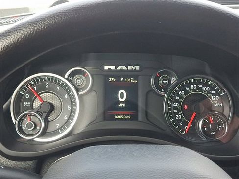 Used 2024 RAM 2500 Tradesman w/ Chrome Appearance Group image 19