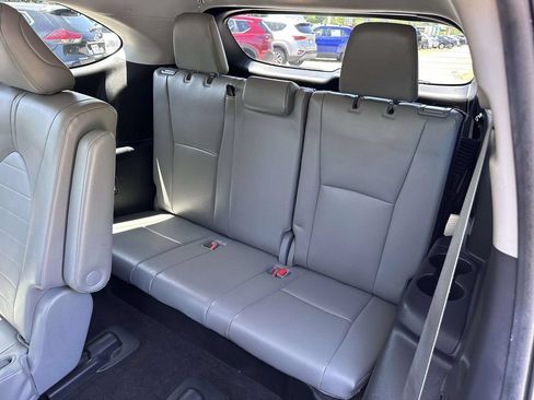 Used 2023 Toyota Highlander XLE AWD/4WD image 14