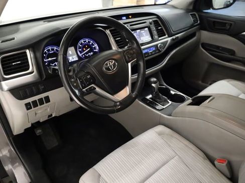 Used 2014 Toyota Highlander Plus image 12