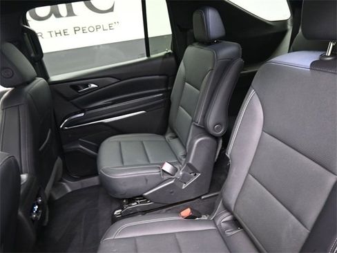 Used 2025 Chevrolet Traverse LT image 21