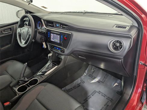 Used 2018 Toyota Corolla LE image 24