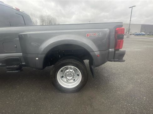 Used 2024 Ford F450 Platinum w/ FX4 Off-Road Package image 25