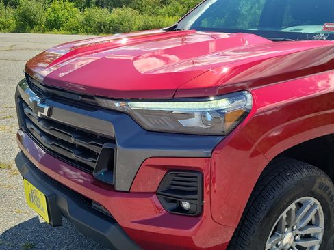 Used 2024 Chevrolet Colorado LT w/ LT Convenience Package III AWD/4WD image 9