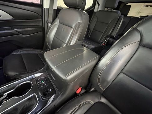 Used 2021 Chevrolet Traverse RS w/ LPO, Cargo Package FWD image 34