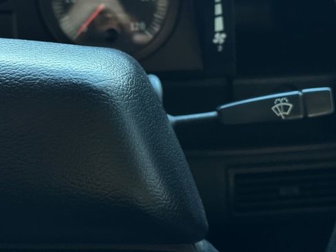 Used 1993 Land Rover Defender 110 image 31