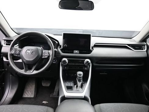 Used 2025 Toyota RAV4 XLE AWD/4WD image 22