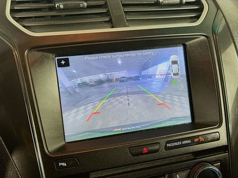 Used 2017 Ford Explorer XLT w/ Equipment Group 202A image 19