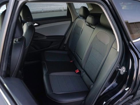 Used 2022 Volkswagen Taos SE image 31