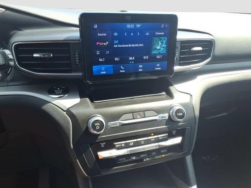 Used 2020 Ford Explorer XLT w/ Equipment Group 202A AWD/4WD image 21