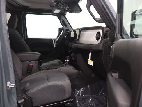 New 2025 Jeep Gladiator Sport image 15