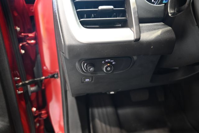 Used 2024 GMC Terrain SLE w/ Driver Convenience Package FWD image 22