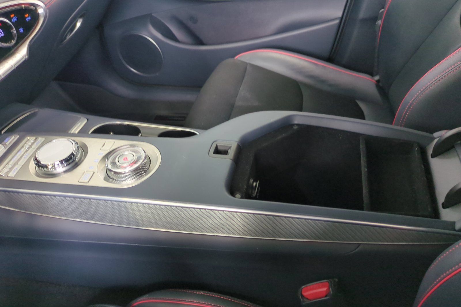 Used 2022 Genesis GV70 3.5T Sport AWD/4WD image 32