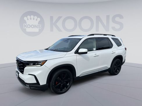 Used 2023 Honda Pilot Touring image 1