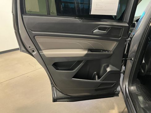 Used 2022 Volkswagen Atlas SE image 33