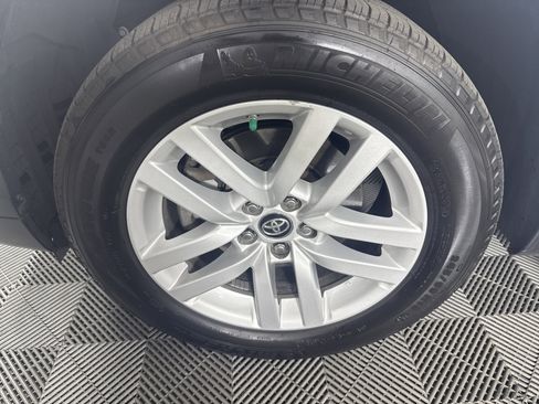 Used 2016 Toyota Highlander LE image 11