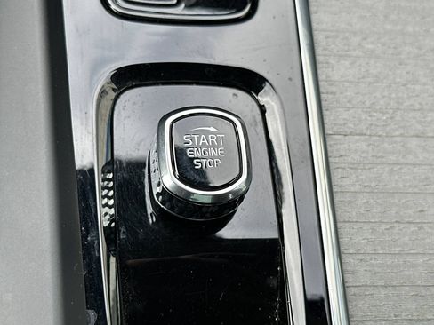 Used 2025 Volvo XC60 B5 Plus AWD/4WD image 27
