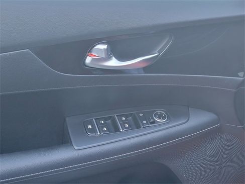 Used 2024 Kia Forte GT-Line image 11