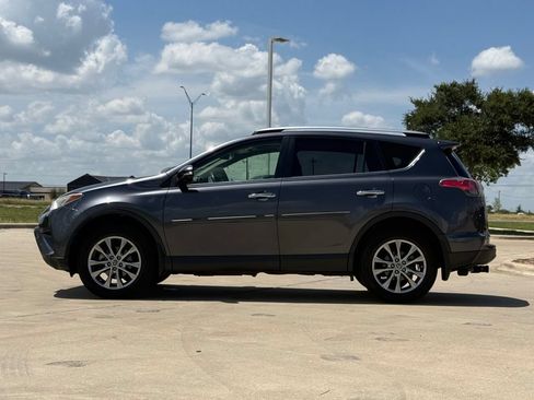 Used 2018 Toyota RAV4 Limited FWD image 3