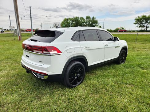Used 2024 Volkswagen Atlas Cross Sport SE AWD/4WD image 7