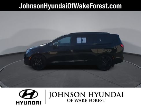 Used 2022 Chrysler Pacifica Limited w/ S Appearance Package image 5