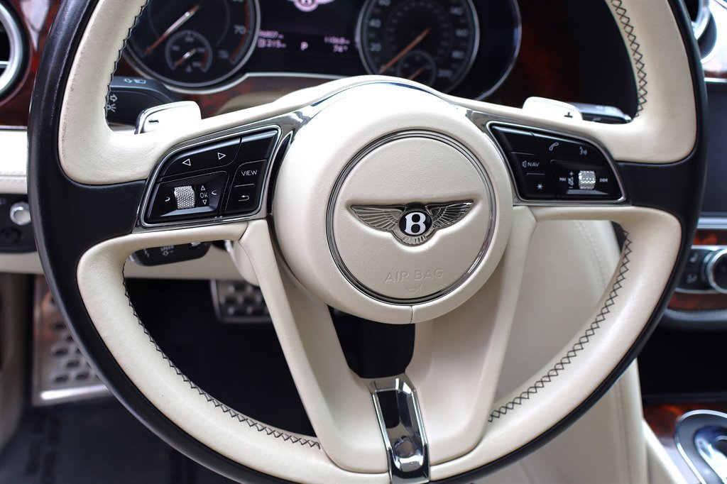Used 2017 Bentley Bentayga AWD/4WD image 57
