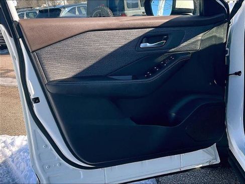 Certified 2023 Nissan Rogue SV image 9