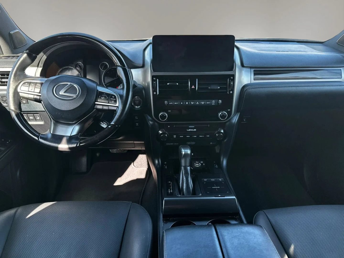 Used 2023 Lexus GX 460 Premium w/ Accessory Package AWD/4WD image 26