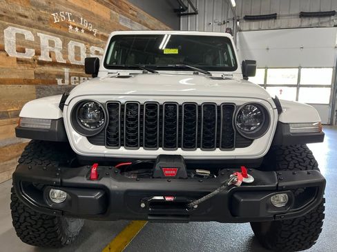 Used 2025 Jeep Wrangler Unlimited Rubicon AWD/4WD image 7