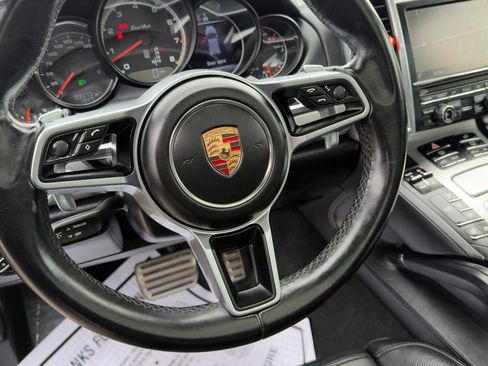 Used 2015 Porsche Cayenne Turbo image 42
