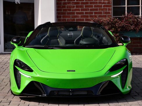 Used 2025 McLaren Artura Spider image 2