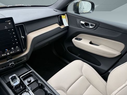 New 2026 Volvo XC60 B5 Core w/ Climate Package image 24