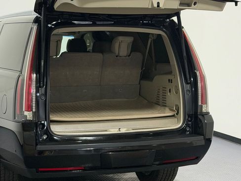 Used 2019 Cadillac Escalade ESV Luxury image 13