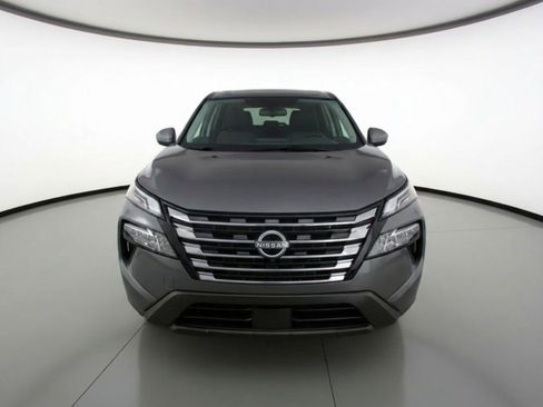 Used 2025 Nissan Rogue SV image 2