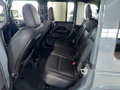 Used 2024 Jeep Wrangler Sahara w/ Technology Group image 15