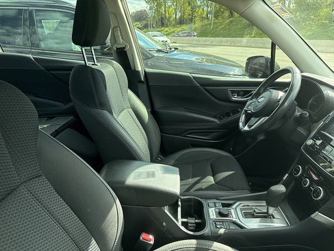 Used 2023 Subaru Forester Premium AWD/4WD image 3
