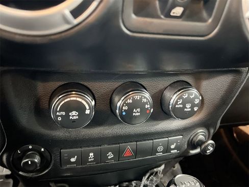 Used 2012 Jeep Wrangler Unlimited Rubicon w/ Connectivity Group image 15