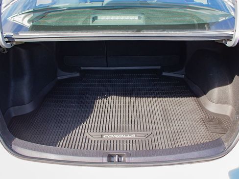 Used 2021 Toyota Corolla LE FWD image 16