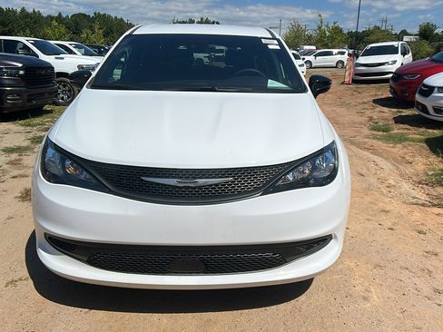 New 2026 Chrysler Voyager LX image 3