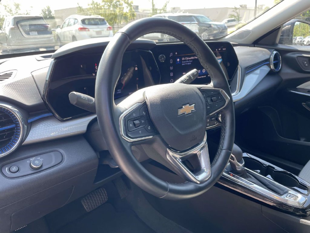 Used 2025 Chevrolet Trax LT w/ LT Convenience Package FWD image 18
