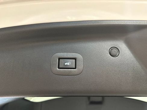Used 2023 INFINITI QX80 Sensory w/ All-Season Package AWD/4WD image 16