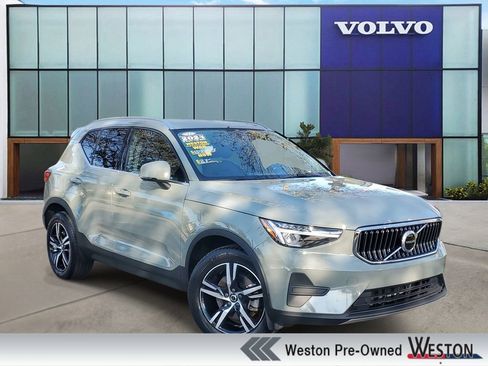 Certified 2024 Volvo XC40 B5 Core AWD/4WD image 1
