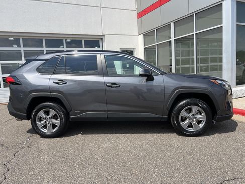 Used 2025 Toyota RAV4 XLE AWD/4WD image 6