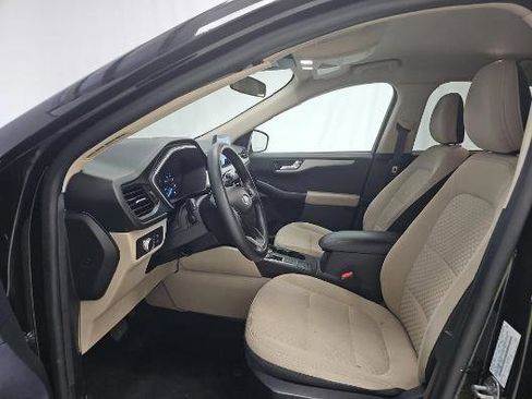 Used 2020 Ford Escape SE image 4