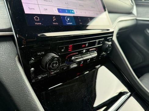 Used 2023 Jeep Grand Cherokee L Limited w/ Black Appearance Package image 33