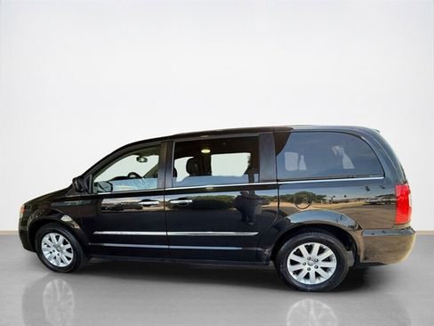 Used 2015 Chrysler Town & Country Touring w/ Driver Convenience Group FWD image 7